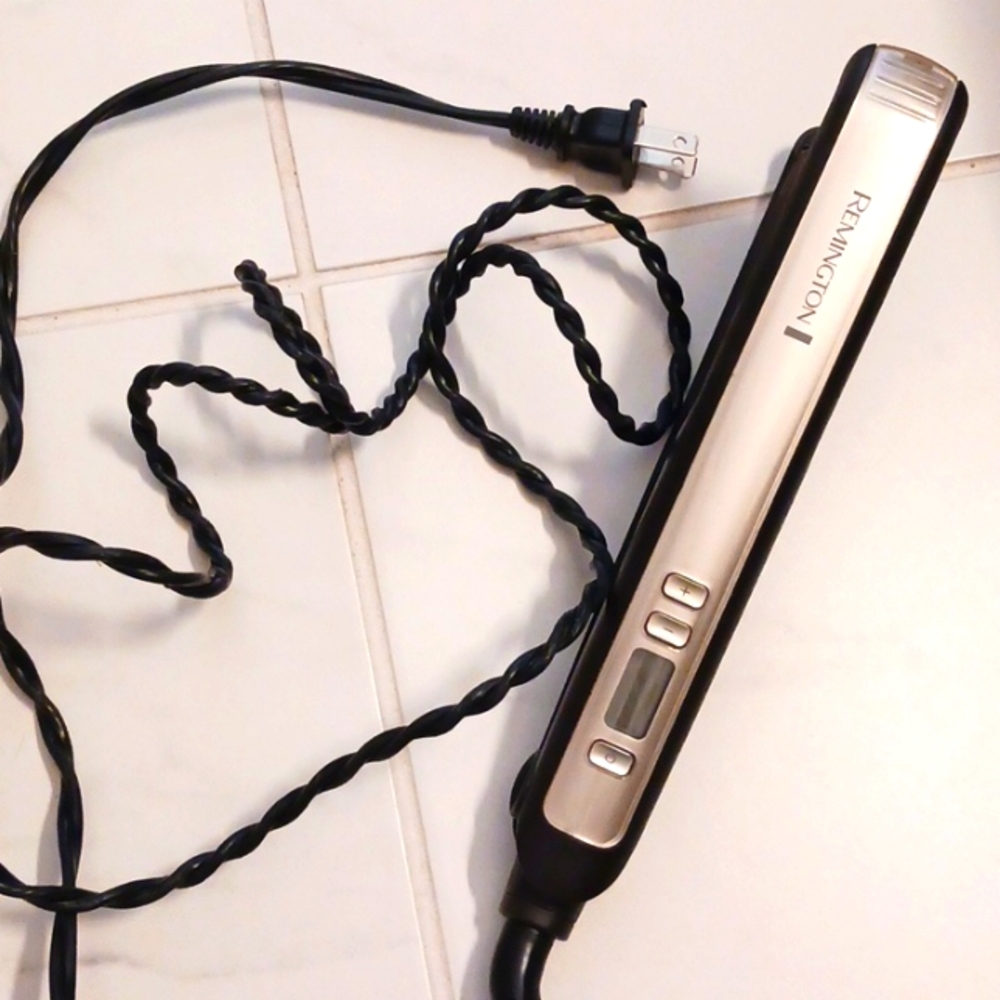 Remington Flat Iron 1" Hot Hair Tool